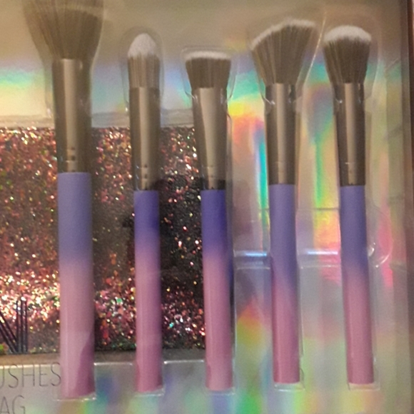 beauty concepts Other - Beauty Concepts Glitz & Glam brushes and bag